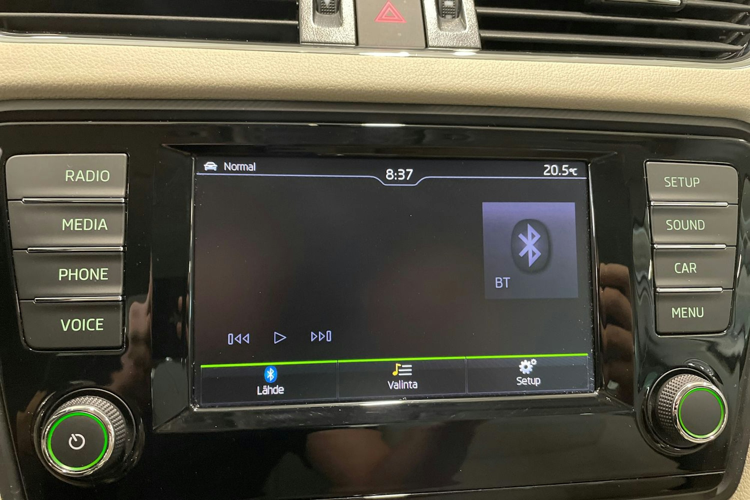 valkoinen Skoda Octavia 2017 kuva 23.