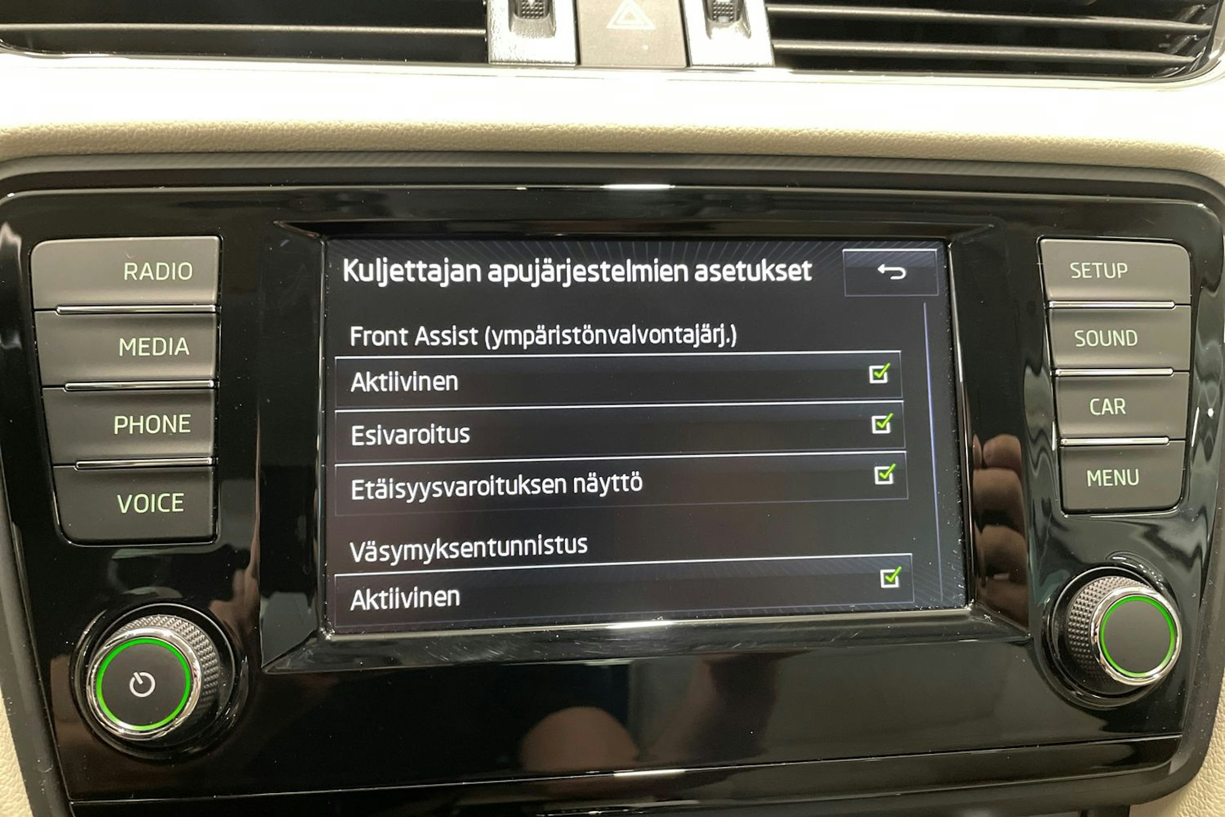 valkoinen Skoda Octavia 2017 kuva 25.