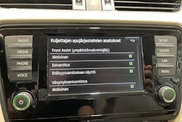 valkoinen Skoda Octavia 2017 kuva 25.