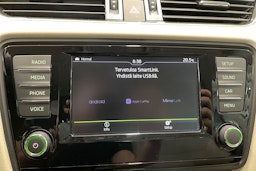 valkoinen Skoda Octavia 2017 kuva 27.