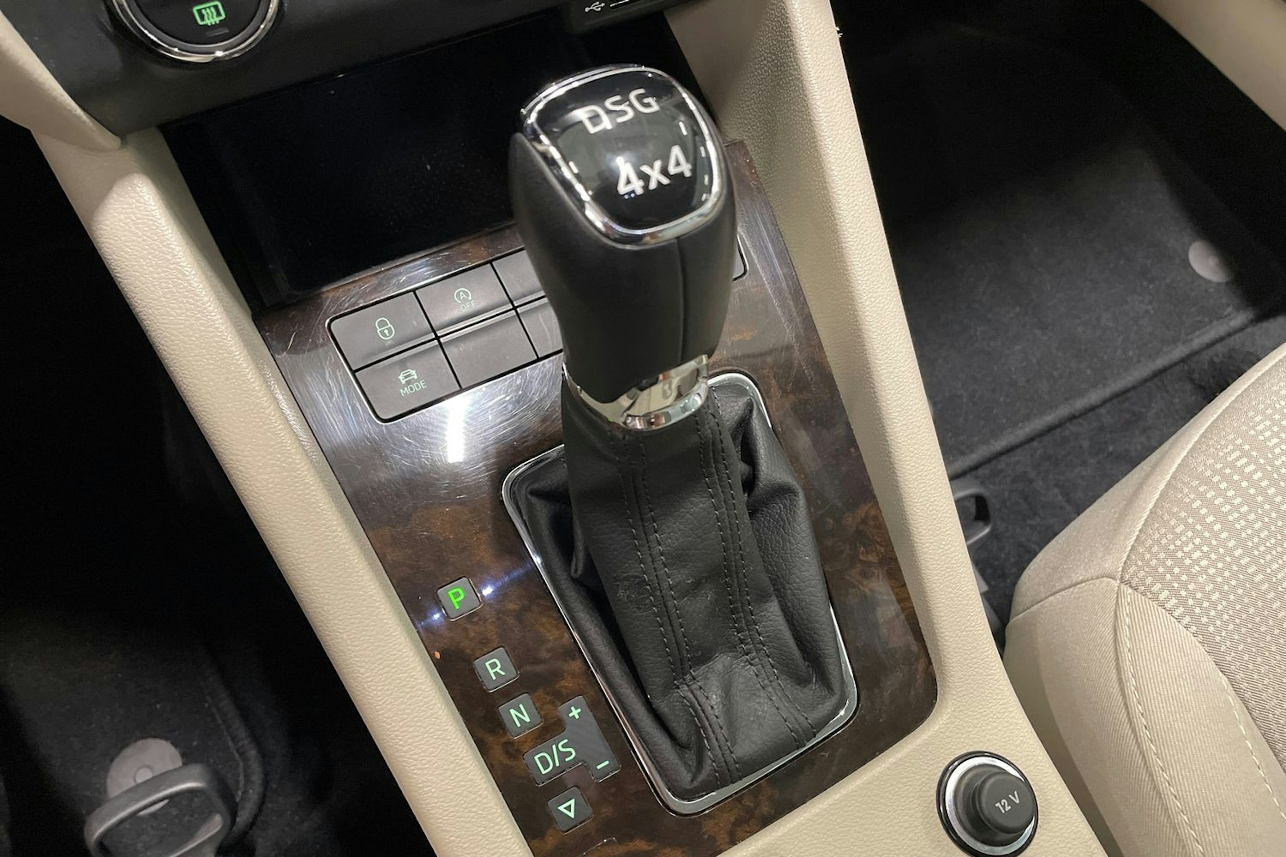 valkoinen Skoda Octavia 2017 kuva 30.
