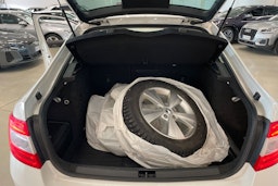 valkoinen Skoda Octavia 2017 kuva 35.