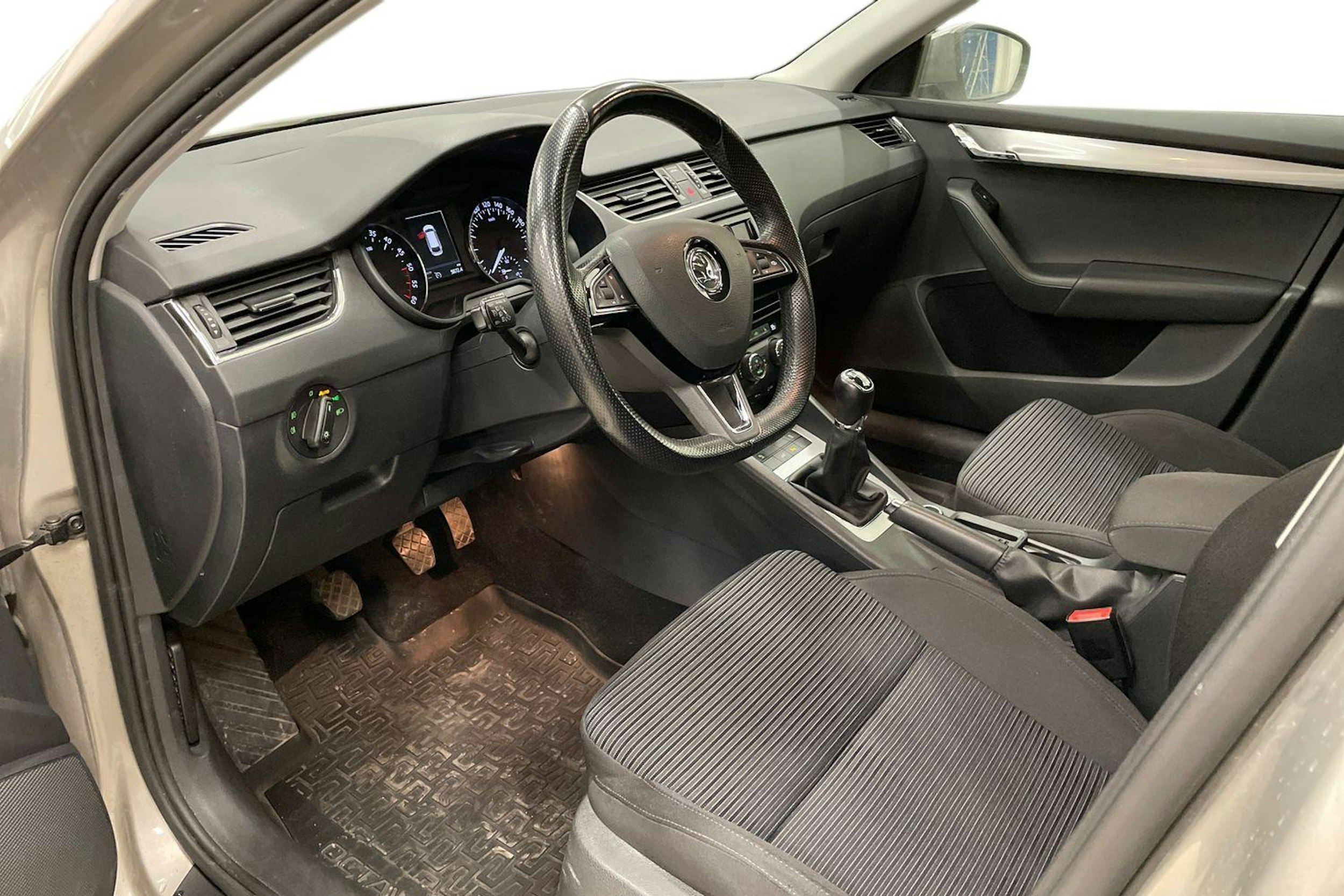 ruskea (beige) Skoda Octavia 2016 kuva 3.