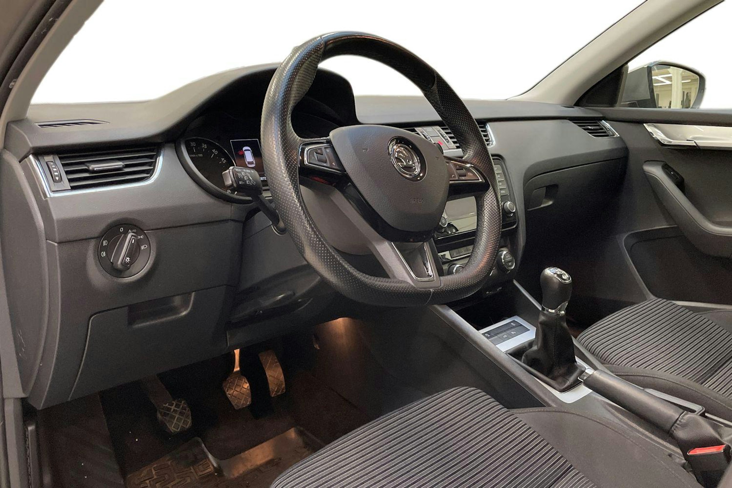 ruskea (beige) Skoda Octavia 2017 kuva 7.