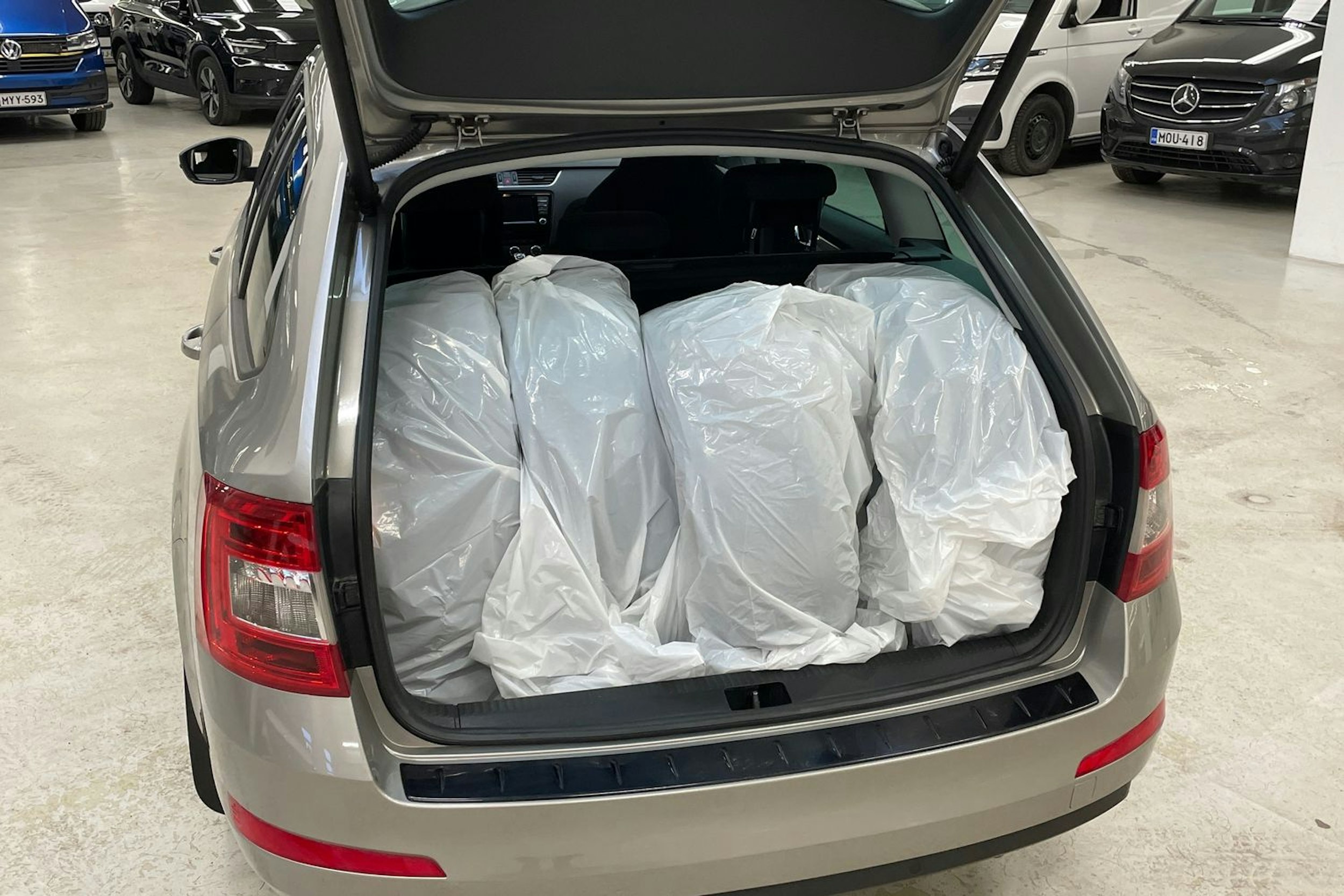 ruskea (beige) Skoda Octavia 2017 kuva 13.