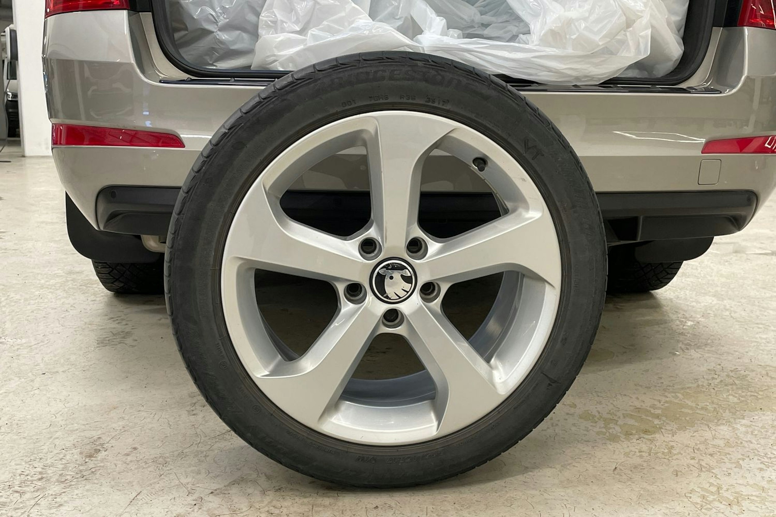 ruskea (beige) Skoda Octavia 2017 kuva 14.