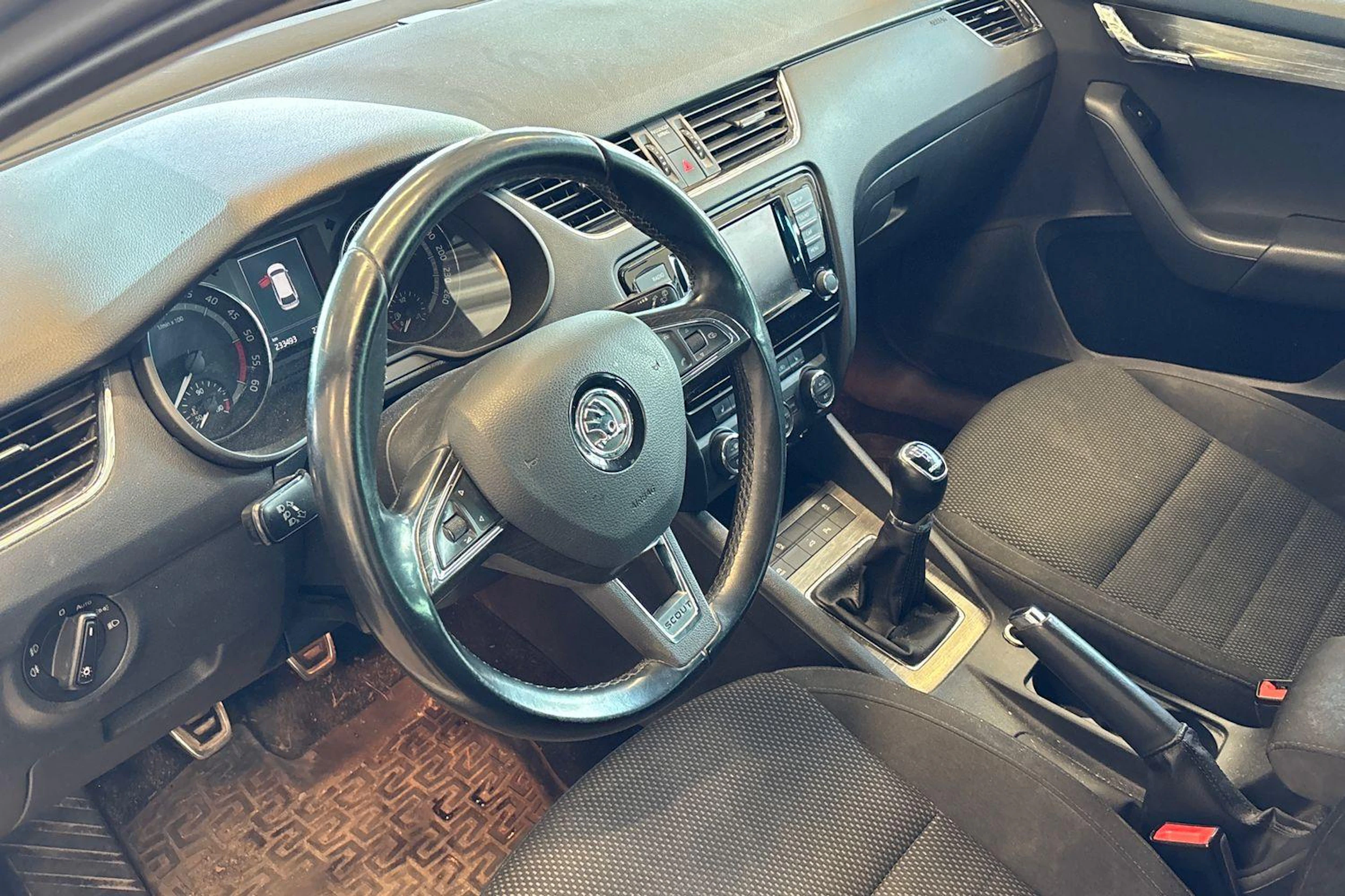 Harmaa Skoda OCTAVIA 2016 kuva 3.