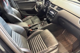 musta Skoda Octavia 2016 kuva 9.