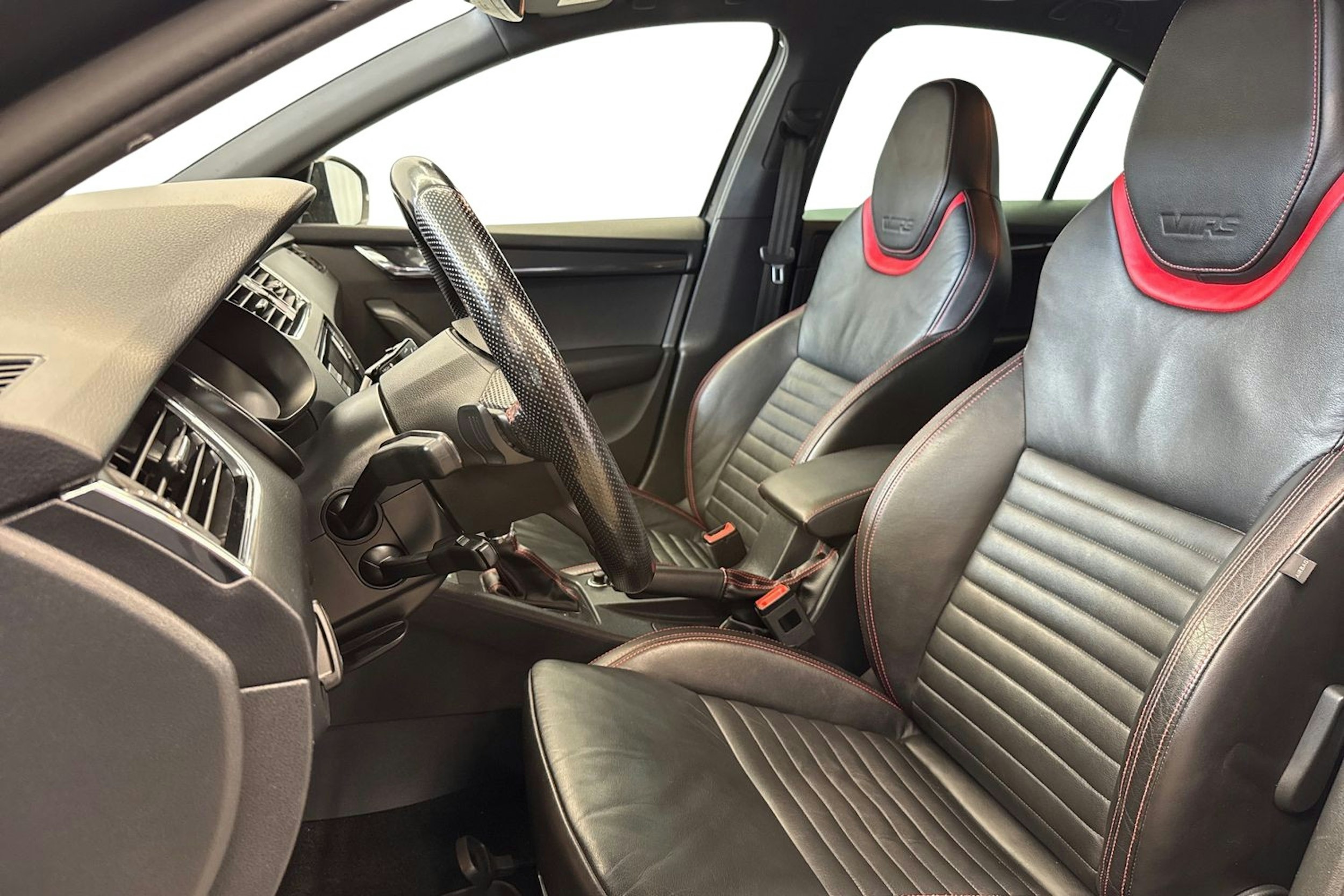 musta Skoda Octavia 2016 kuva 10.