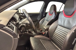 musta Skoda Octavia 2016 kuva 10.