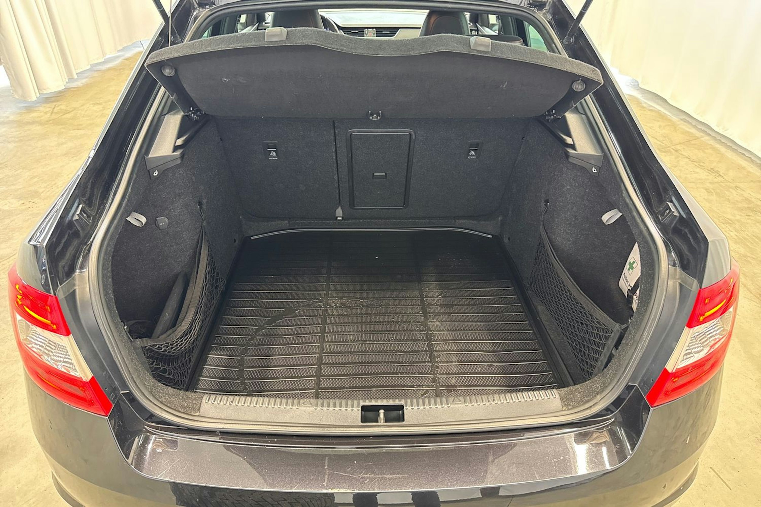 musta Skoda Octavia 2016 kuva 14.