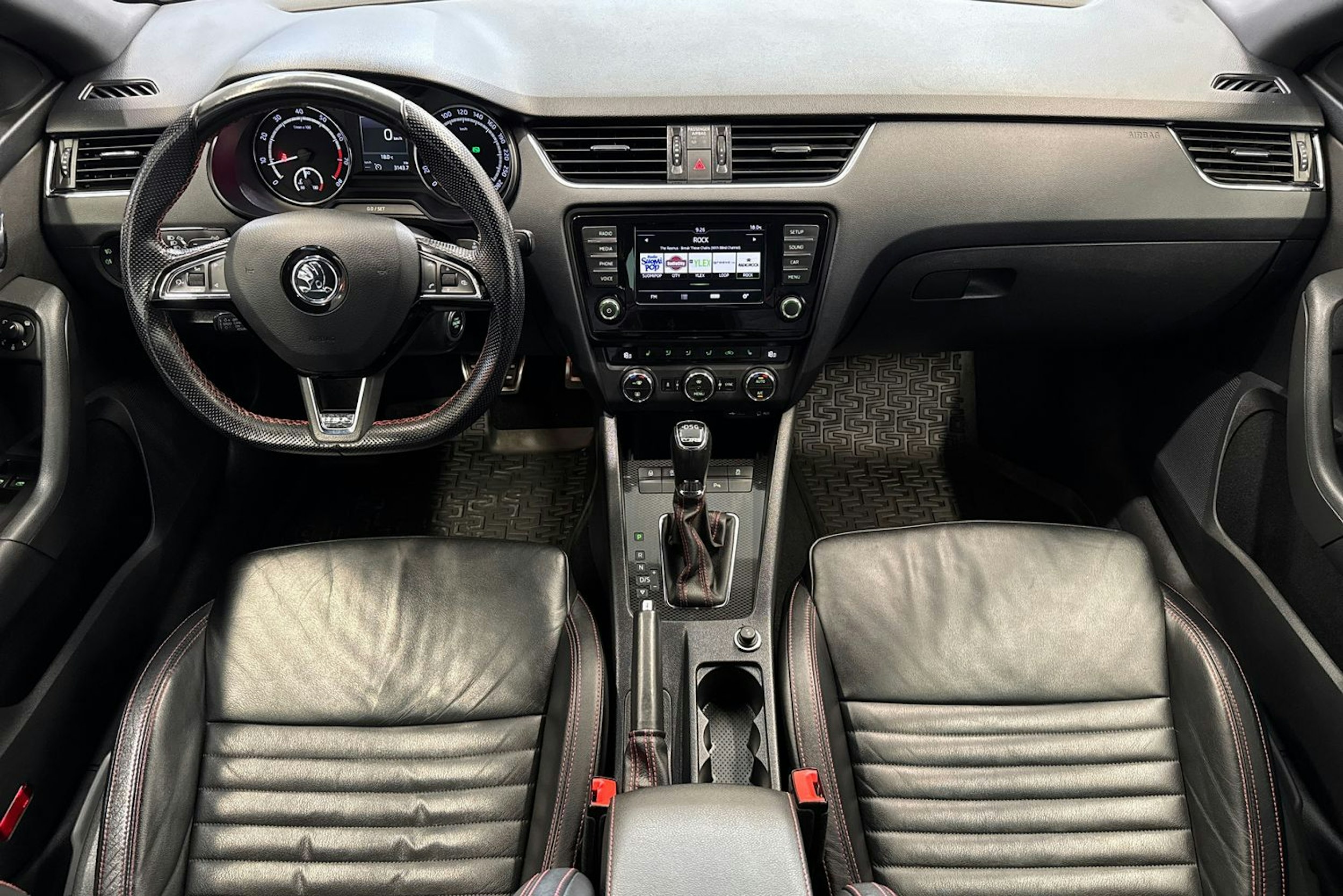 musta Skoda Octavia 2016 kuva 16.