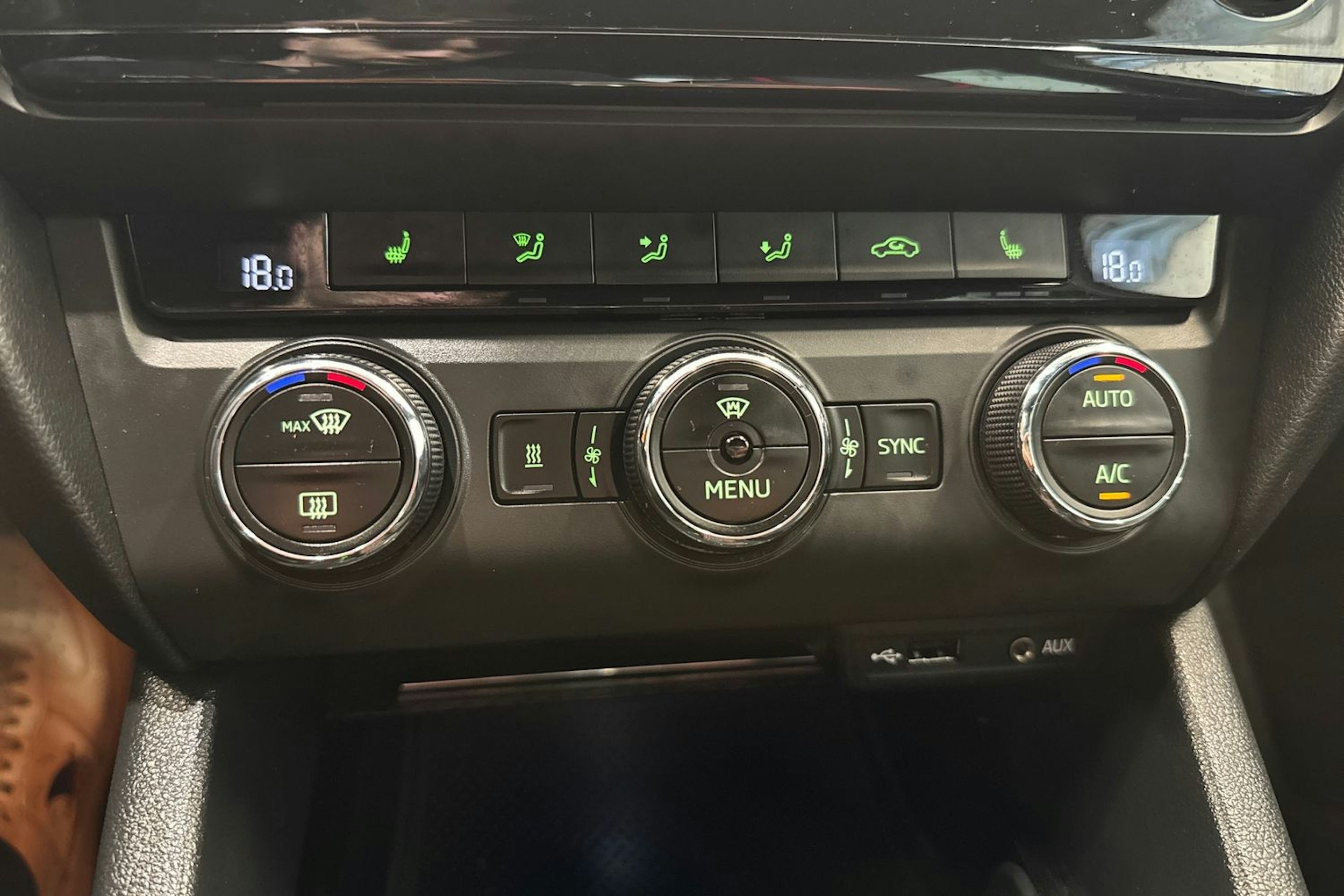 musta Skoda Octavia 2016 kuva 20.