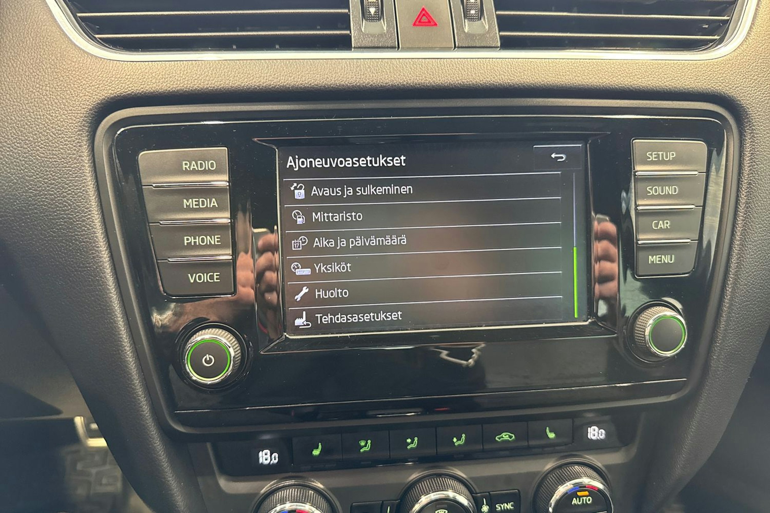 musta Skoda Octavia 2016 kuva 26.