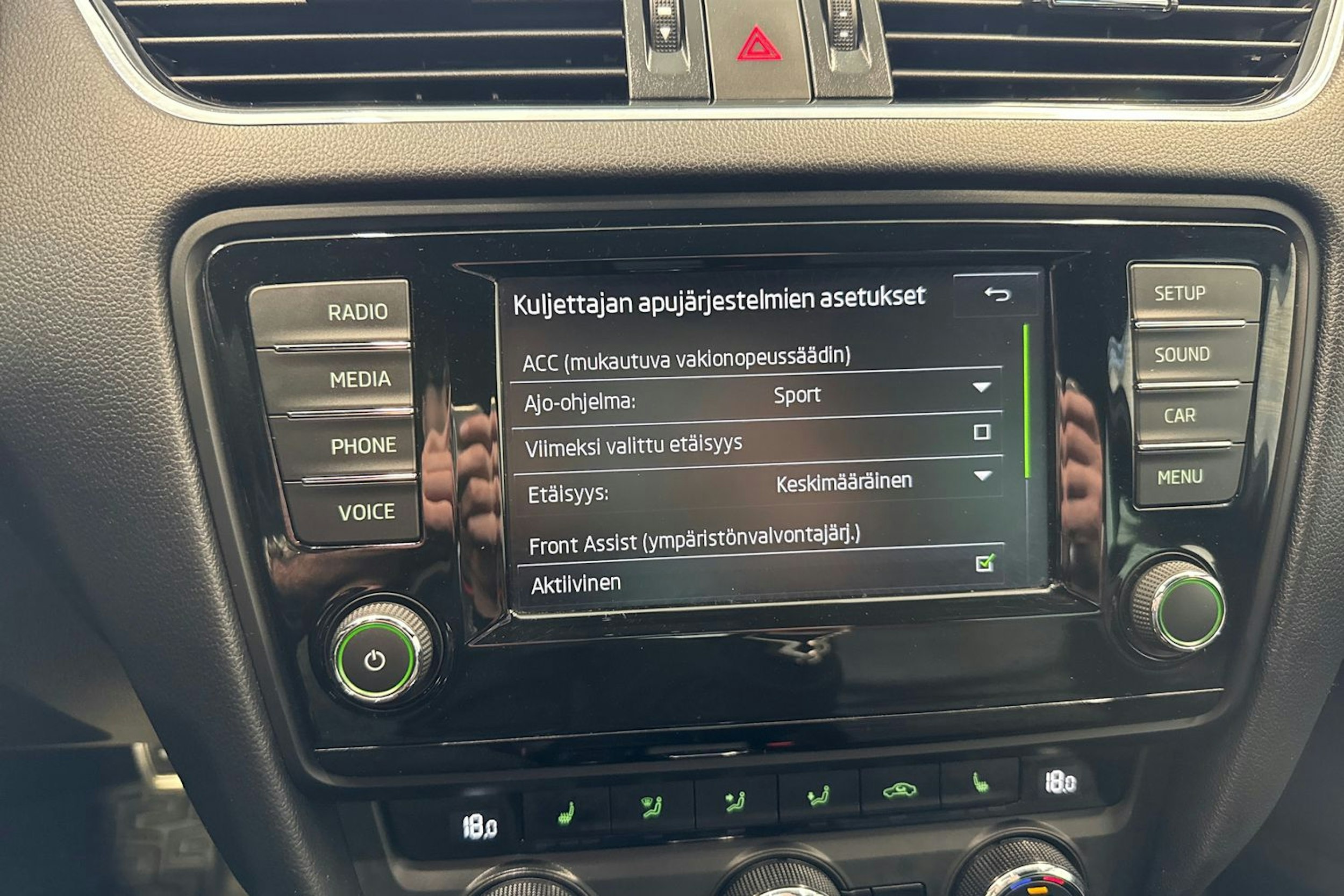 musta Skoda Octavia 2016 kuva 27.