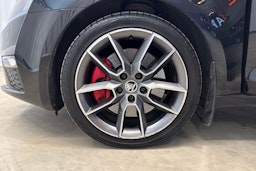 musta Skoda Octavia 2016 kuva 33.