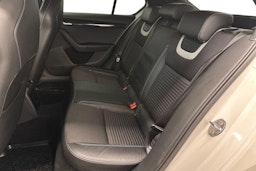 Valkoinen Skoda OCTAVIA 2016 kuva 8.