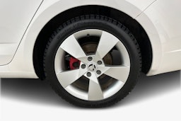 Valkoinen Skoda OCTAVIA 2016 kuva 9.