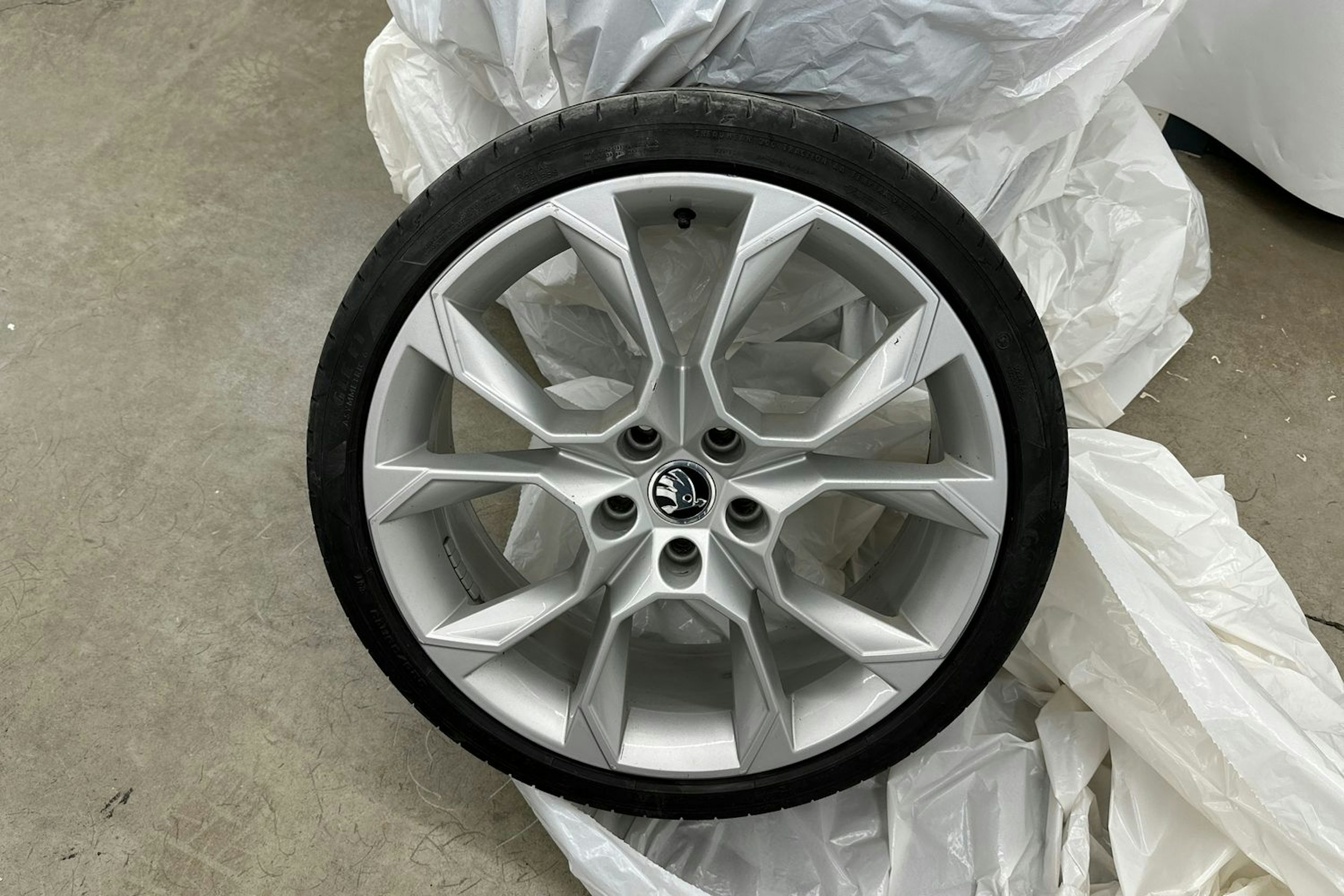 Valkoinen Skoda OCTAVIA 2016 kuva 10.