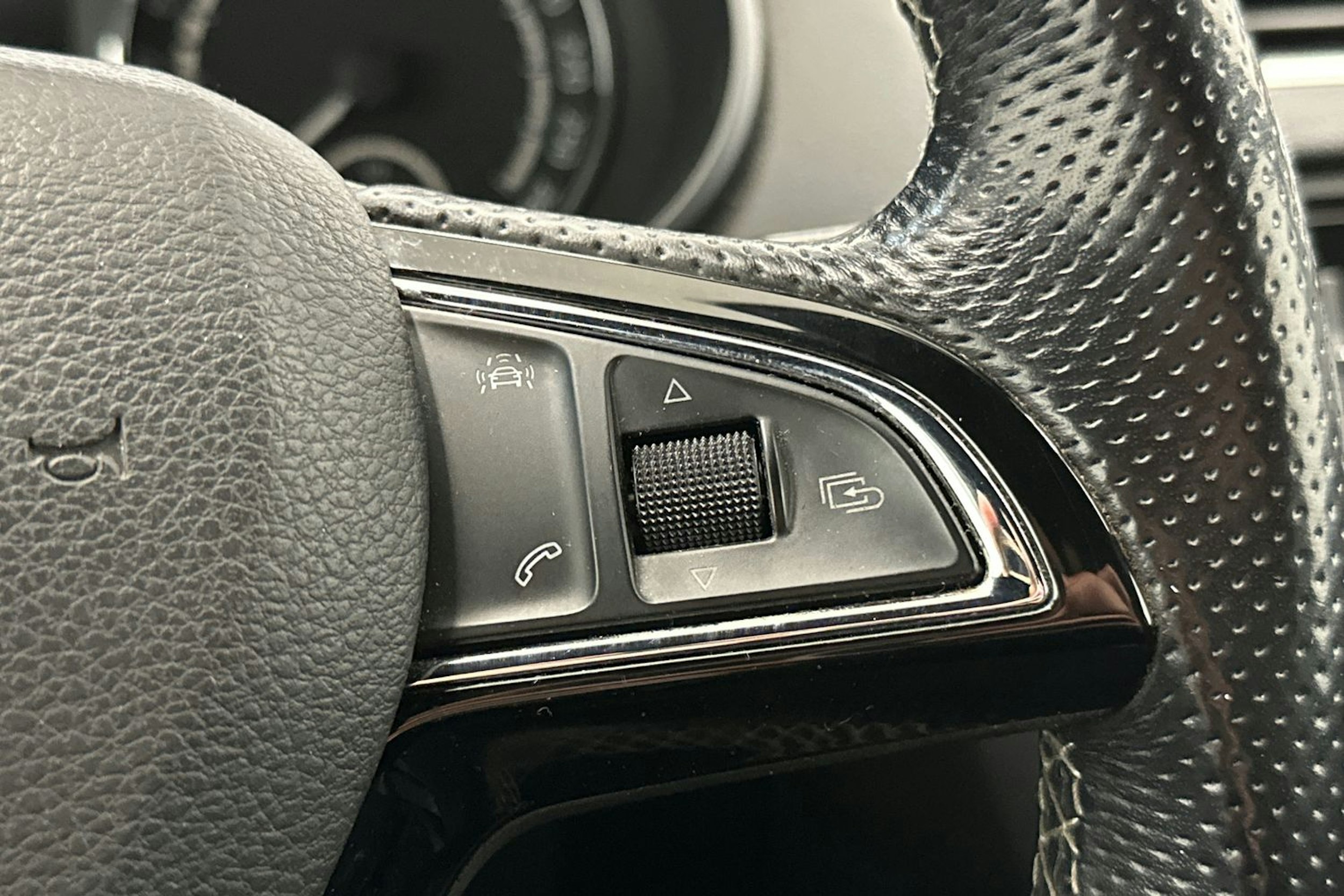 Valkoinen Skoda OCTAVIA 2016 kuva 14.