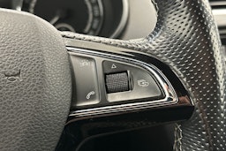 Valkoinen Skoda OCTAVIA 2016 kuva 14.