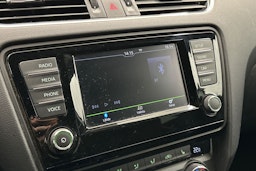 Valkoinen Skoda OCTAVIA 2016 kuva 15.