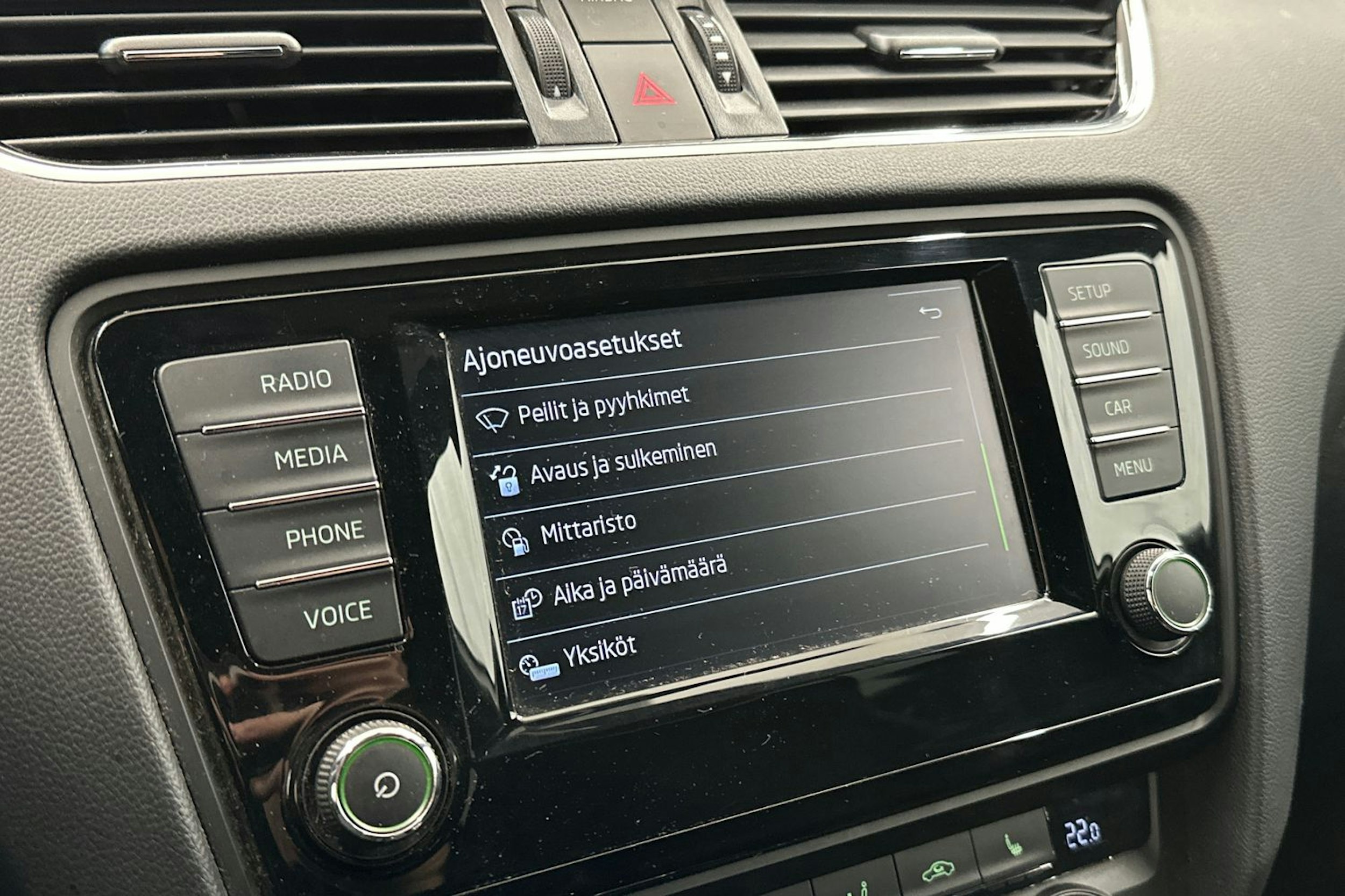 Valkoinen Skoda OCTAVIA 2016 kuva 17.