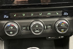 Valkoinen Skoda OCTAVIA 2016 kuva 21.