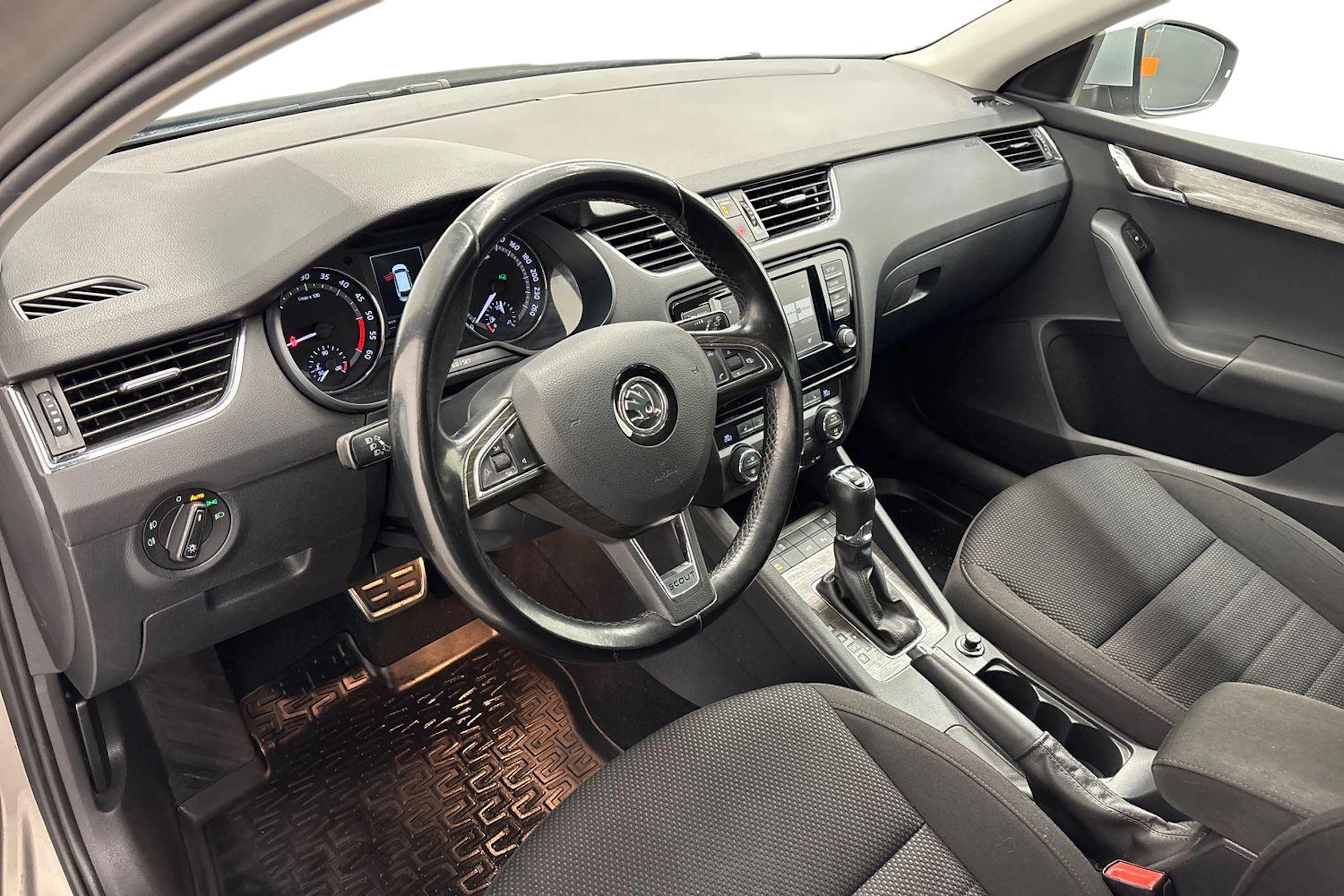 met. ruskea (beige) Skoda Octavia 2016 kuva 8.