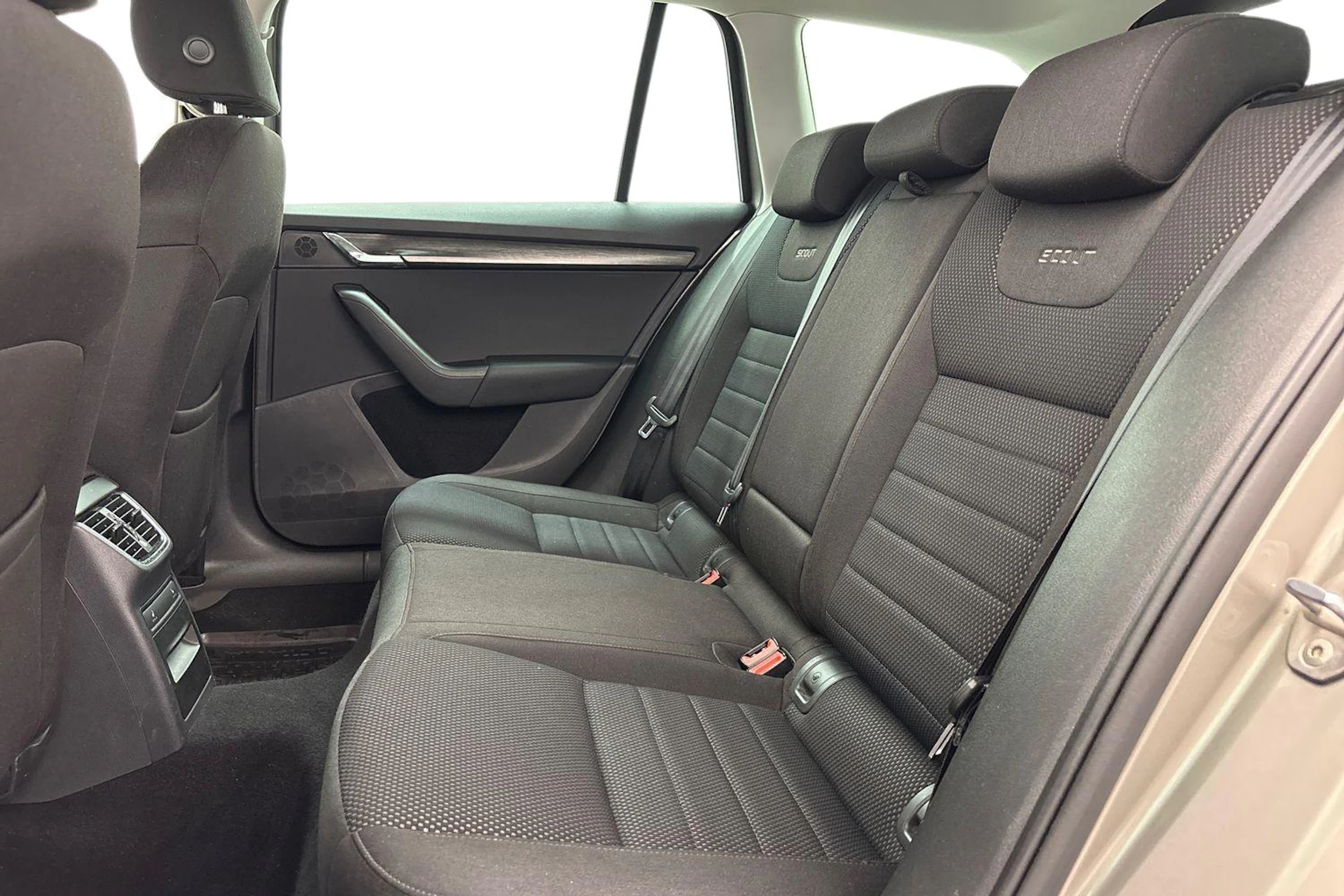 met. ruskea (beige) Skoda Octavia 2016 kuva 11.