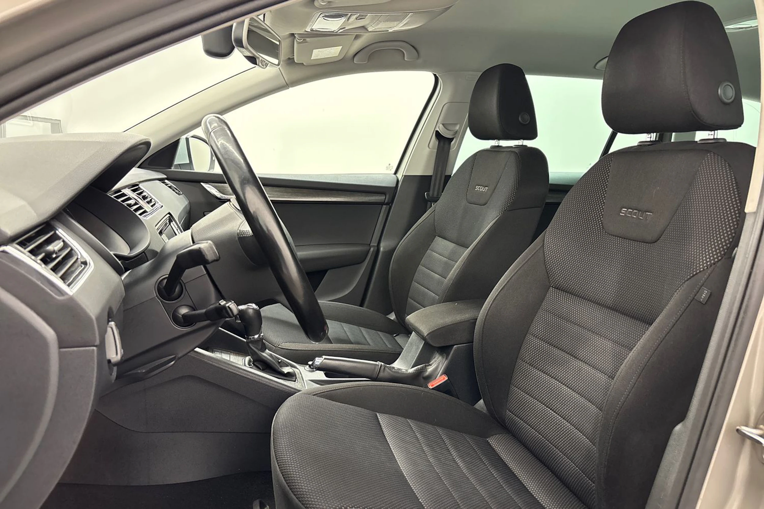met. ruskea (beige) Skoda Octavia 2016 kuva 15.