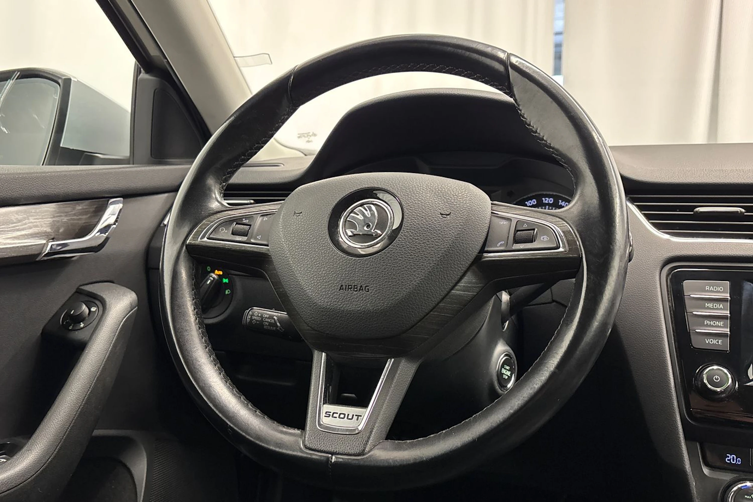 met. ruskea (beige) Skoda Octavia 2016 kuva 16.