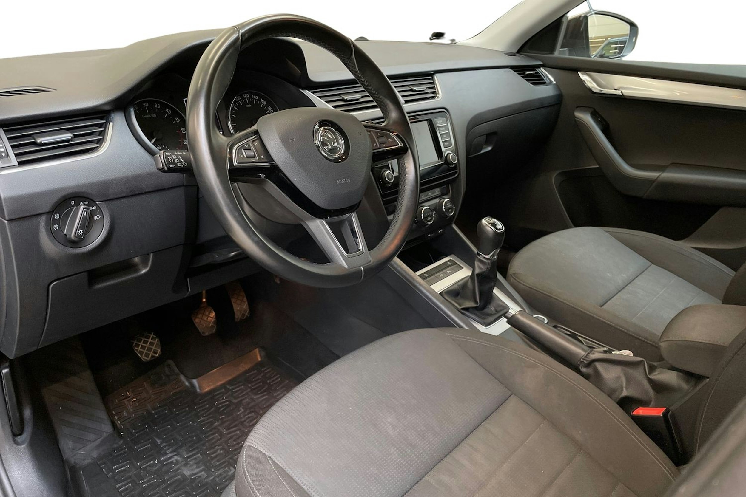 ruskea (beige) Skoda Octavia 2016 kuva 7.