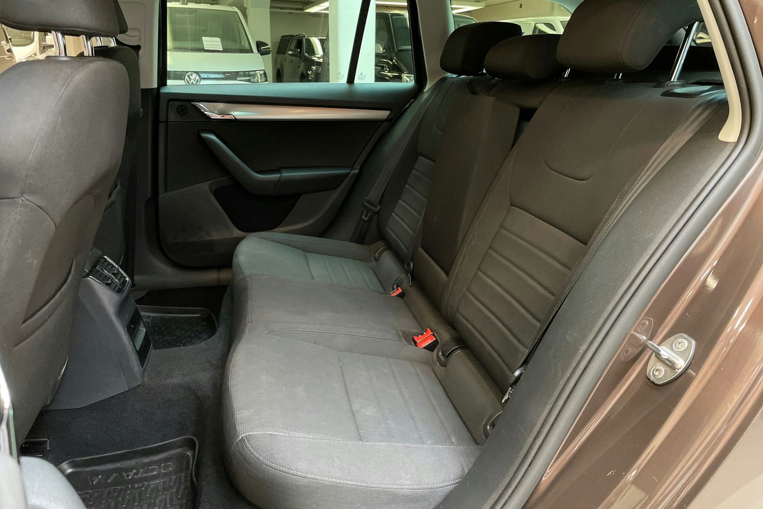 ruskea (beige) Skoda Octavia 2016 kuva 14.