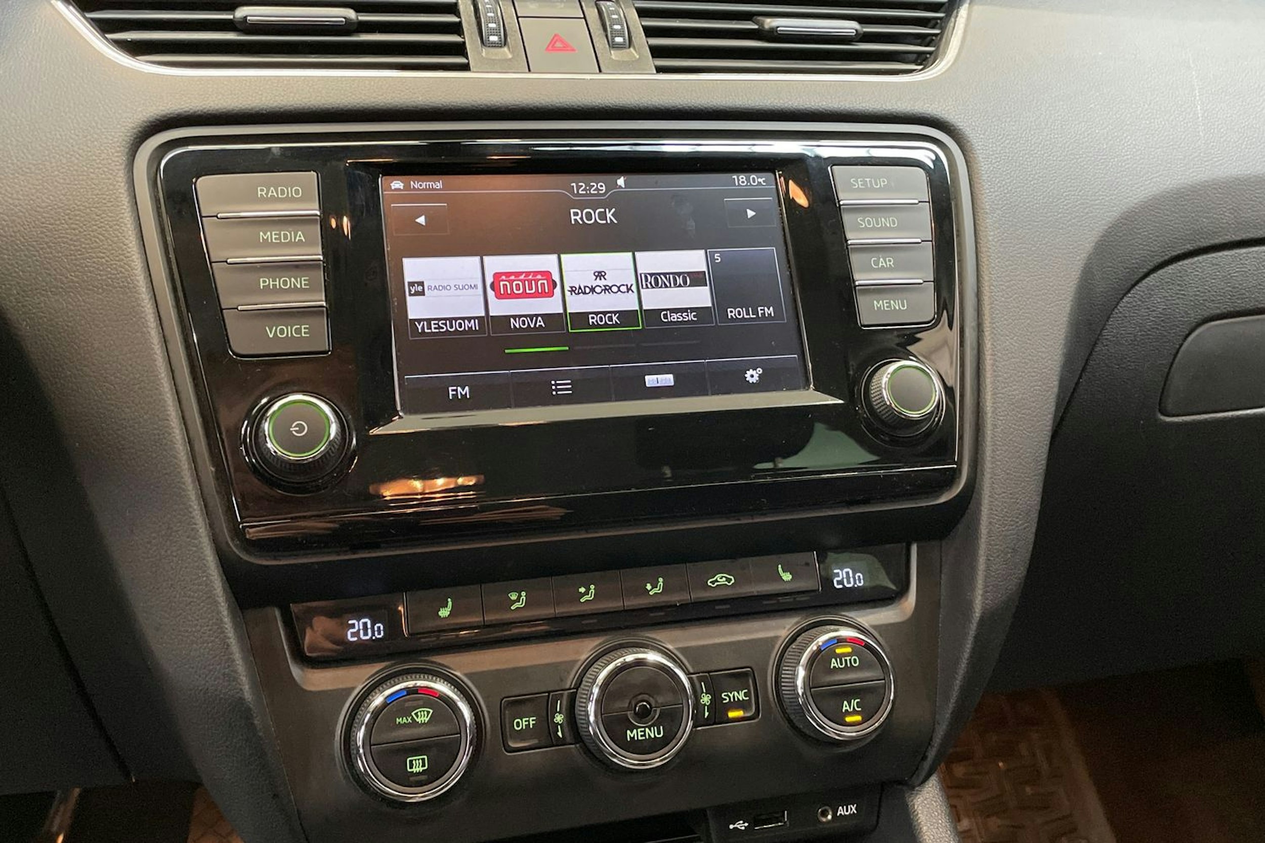 ruskea (beige) Skoda Octavia 2016 kuva 18.