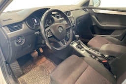 Valkoinen Skoda OCTAVIA 2016 kuva 3.
