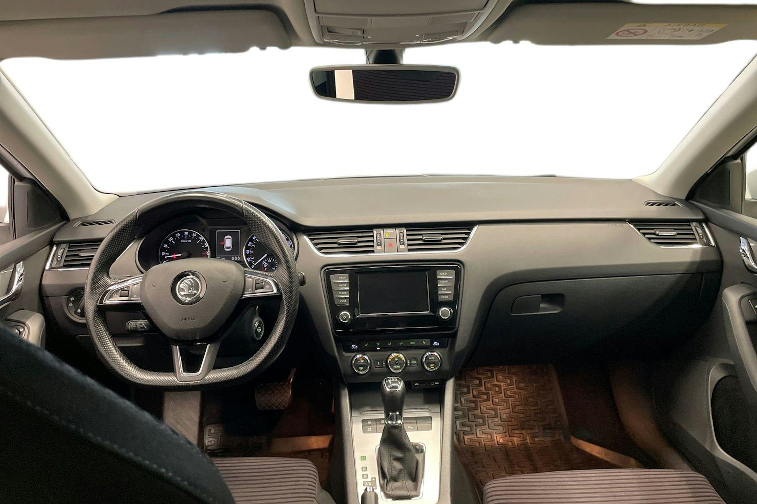 Valkoinen Skoda OCTAVIA 2016 kuva 9.