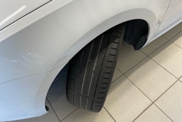 Valkoinen Skoda OCTAVIA 2016 kuva 13.