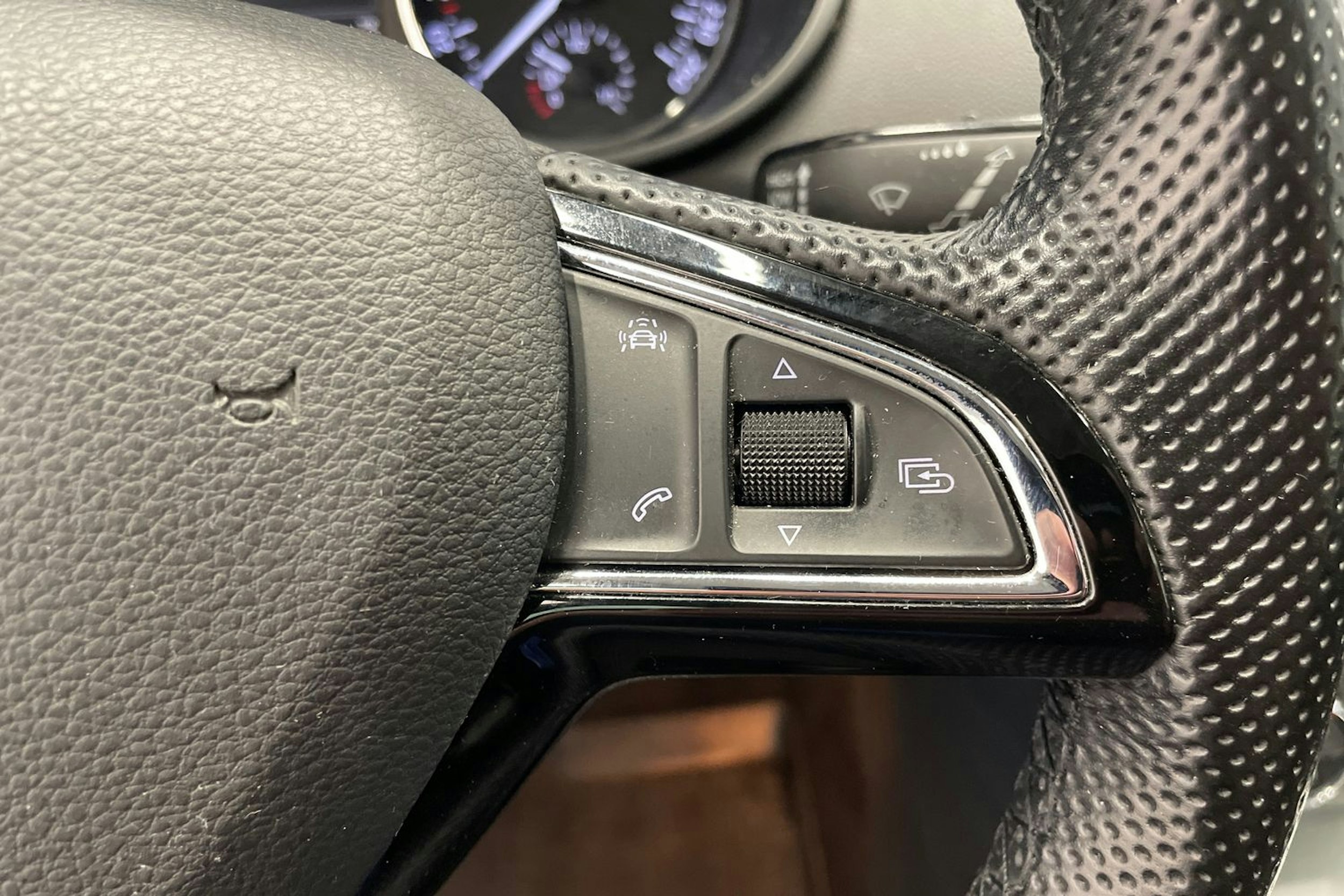 Valkoinen Skoda OCTAVIA 2016 kuva 15.