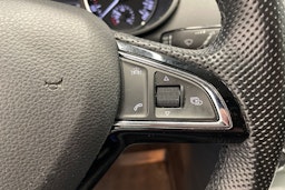 Valkoinen Skoda OCTAVIA 2016 kuva 15.