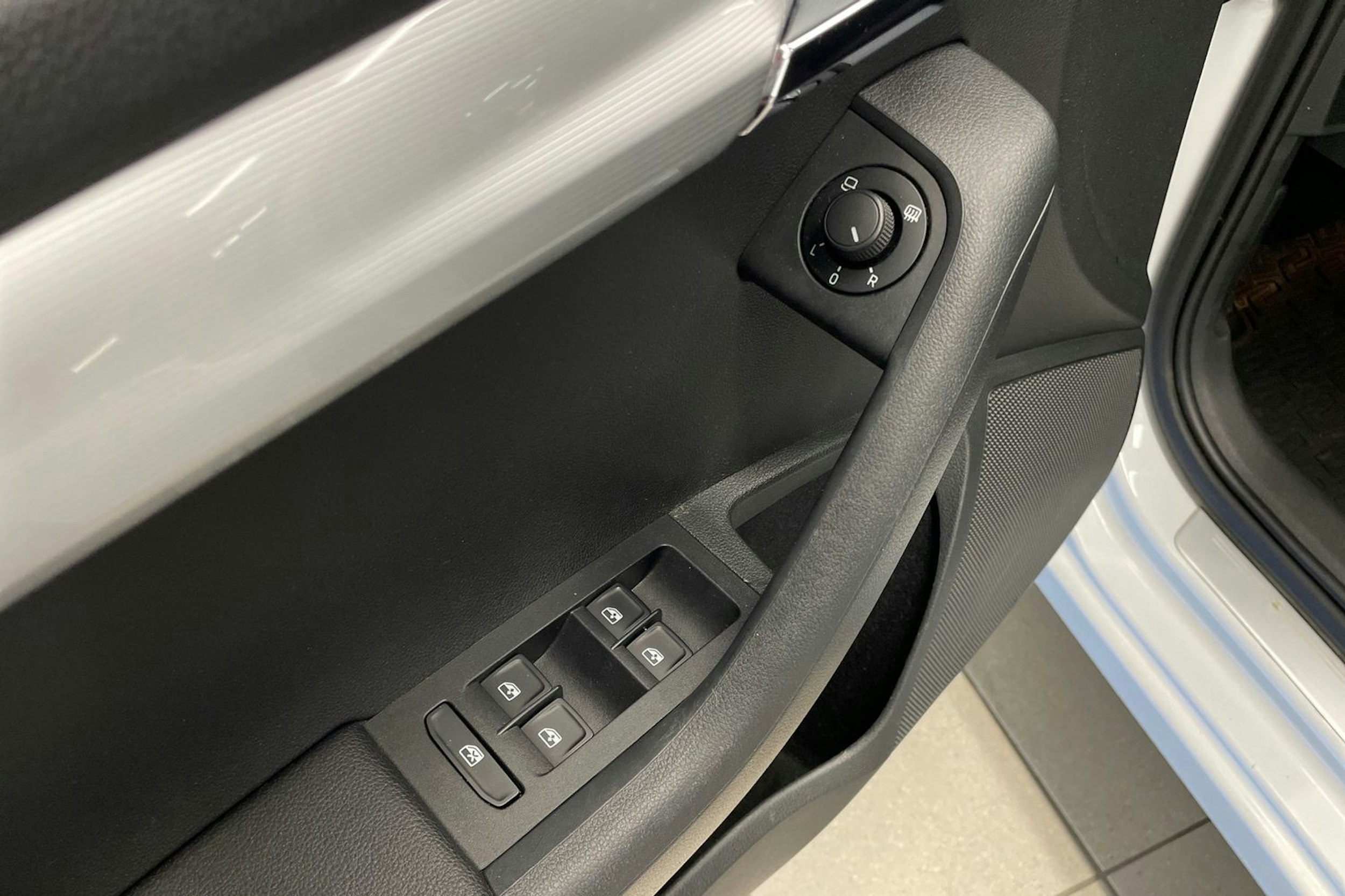 Valkoinen Skoda OCTAVIA 2016 kuva 20.