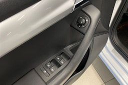 Valkoinen Skoda OCTAVIA 2016 kuva 20.