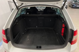 Valkoinen Skoda OCTAVIA 2016 kuva 21.