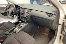 Valkoinen Skoda OCTAVIA 2016 kuva 26.