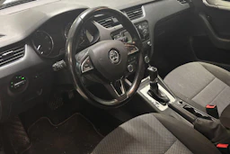 harmaa Skoda Octavia 2016 kuva 3.