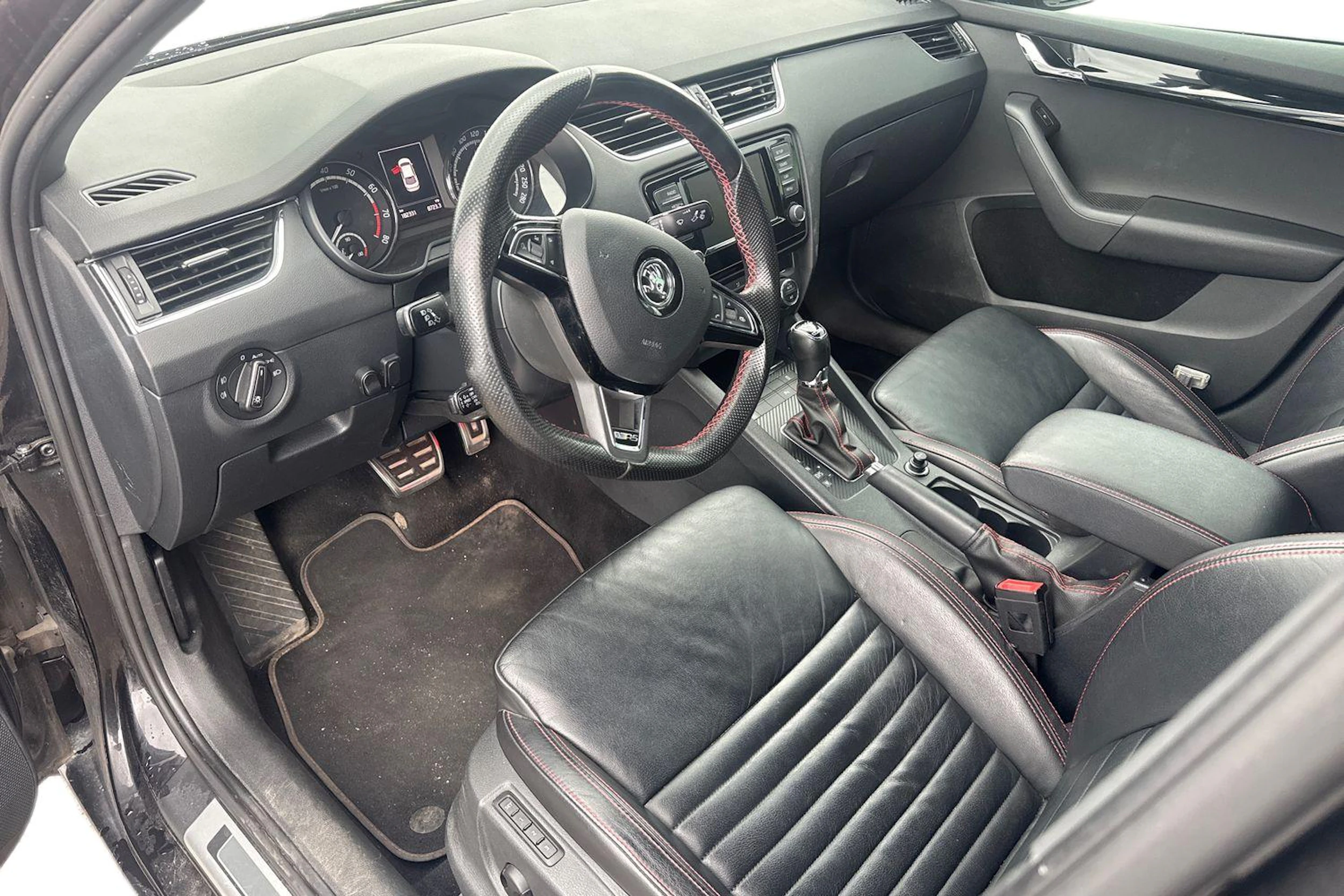 musta Skoda Octavia 2016 kuva 3.