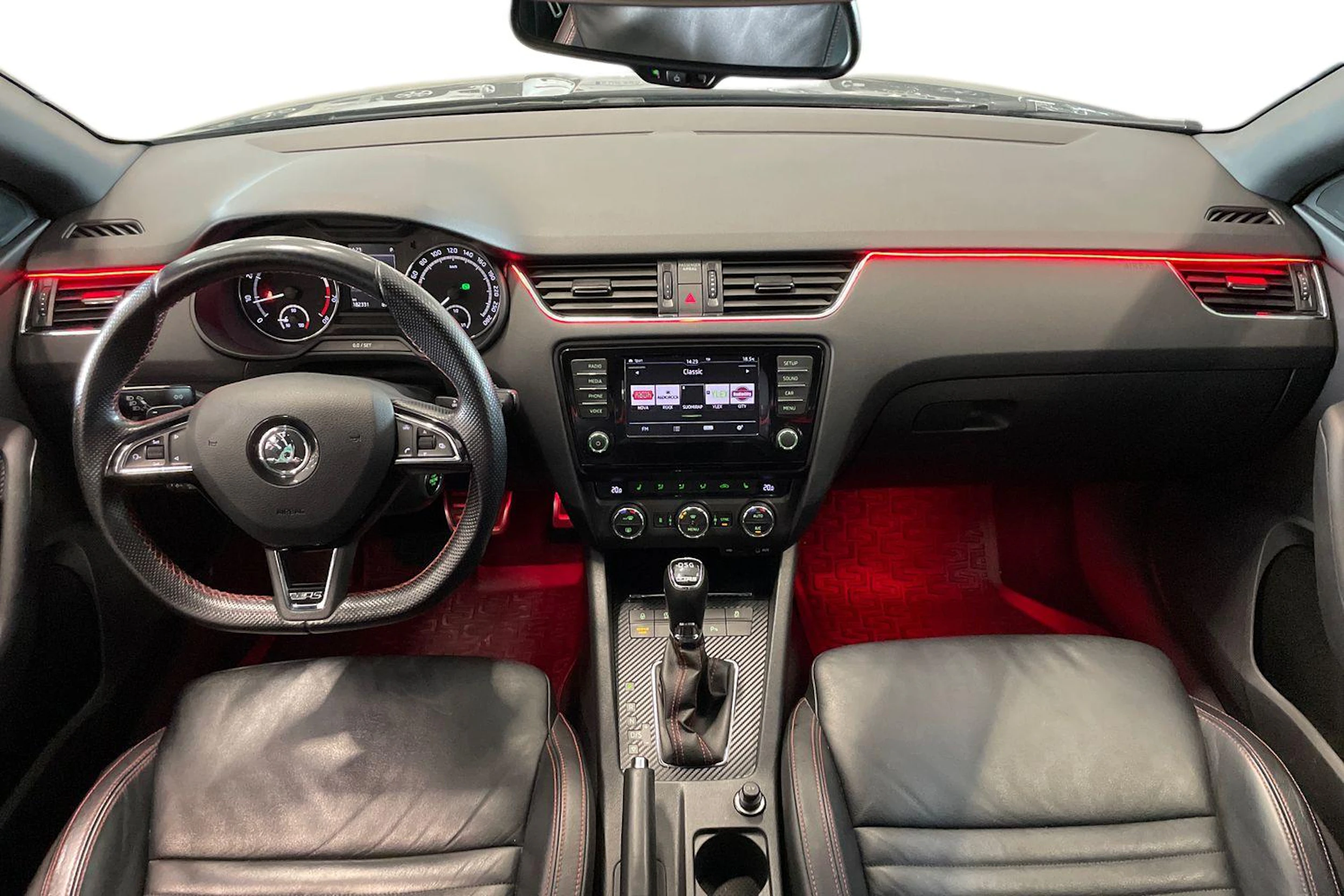 musta Skoda Octavia 2016 kuva 7.
