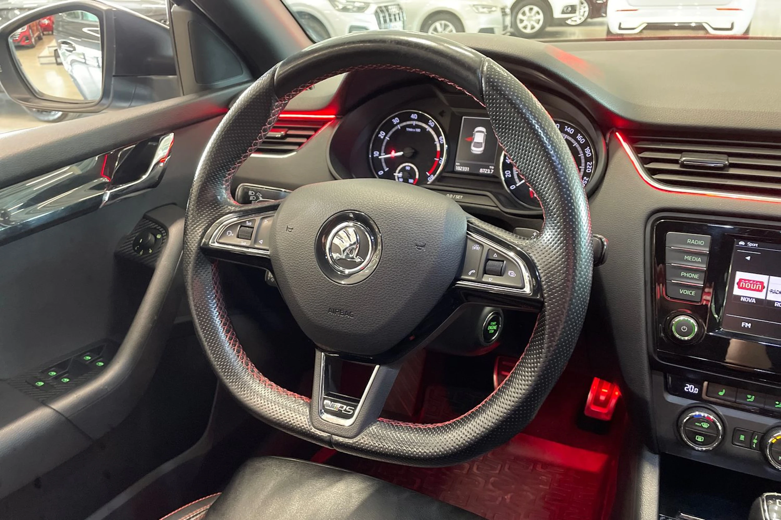 musta Skoda Octavia 2016 kuva 13.
