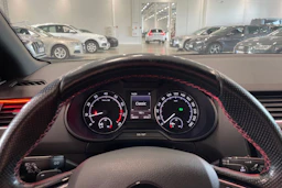 musta Skoda Octavia 2016 kuva 14.