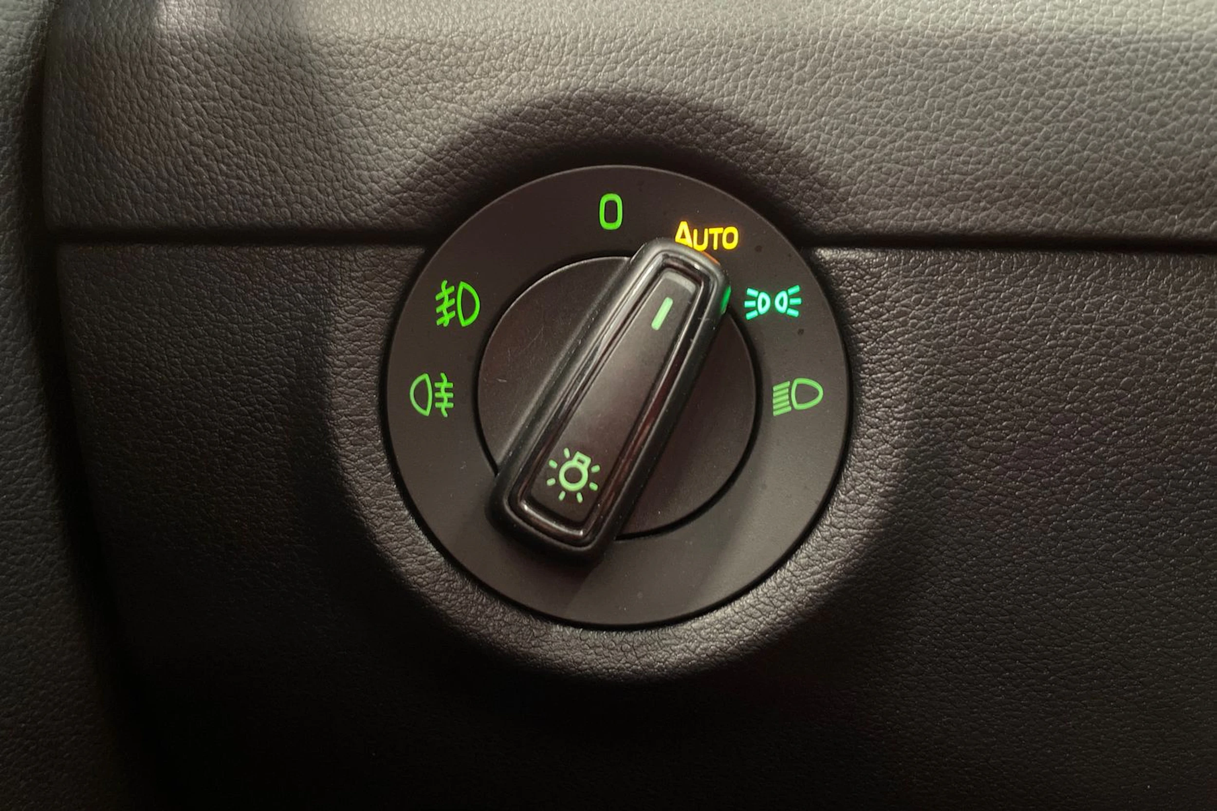 musta Skoda Octavia 2016 kuva 19.
